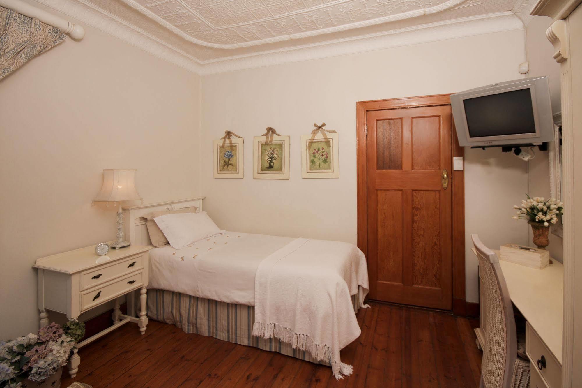 Shani Guest House Brooklyn  Exterior photo